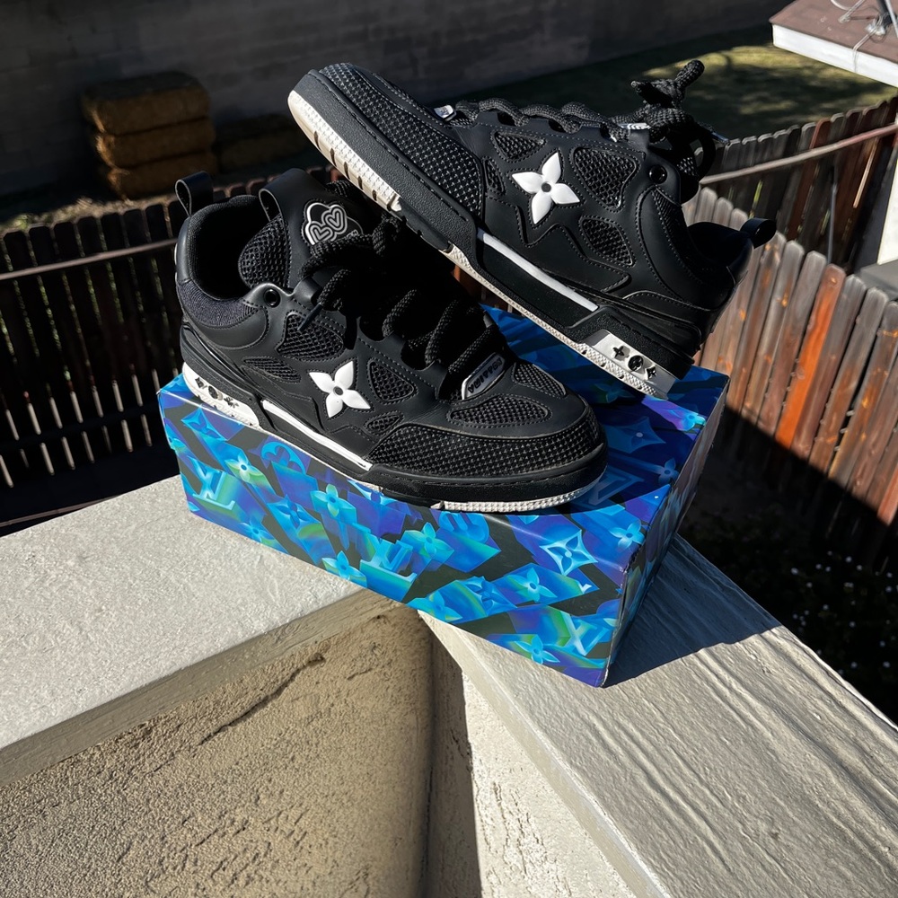 Black Sneakers with Chunky Retro Design and White Accents